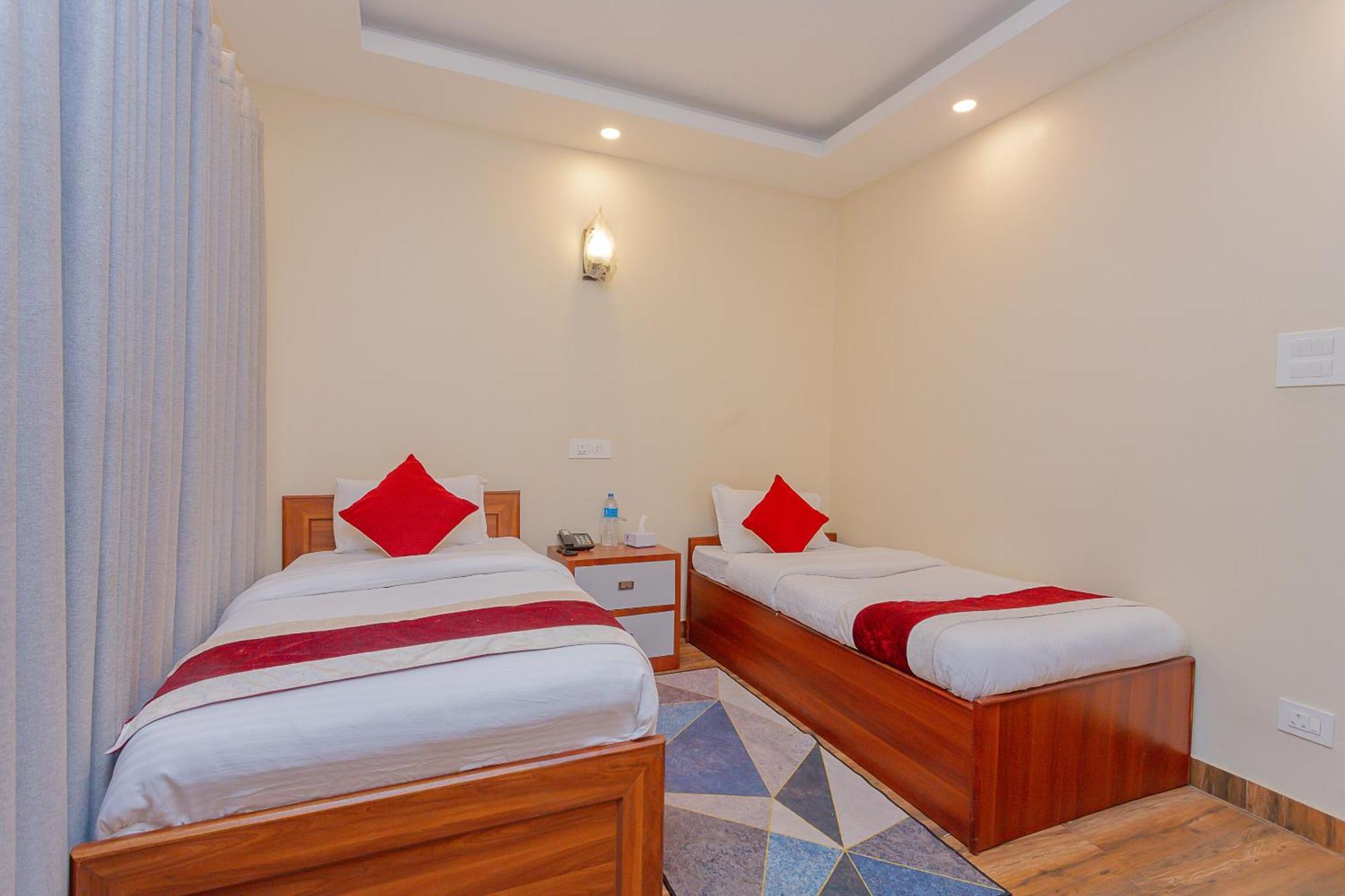 Oyo 799 Hotel Tik Tok Pvt Ltd. Kathmandu Exterior foto